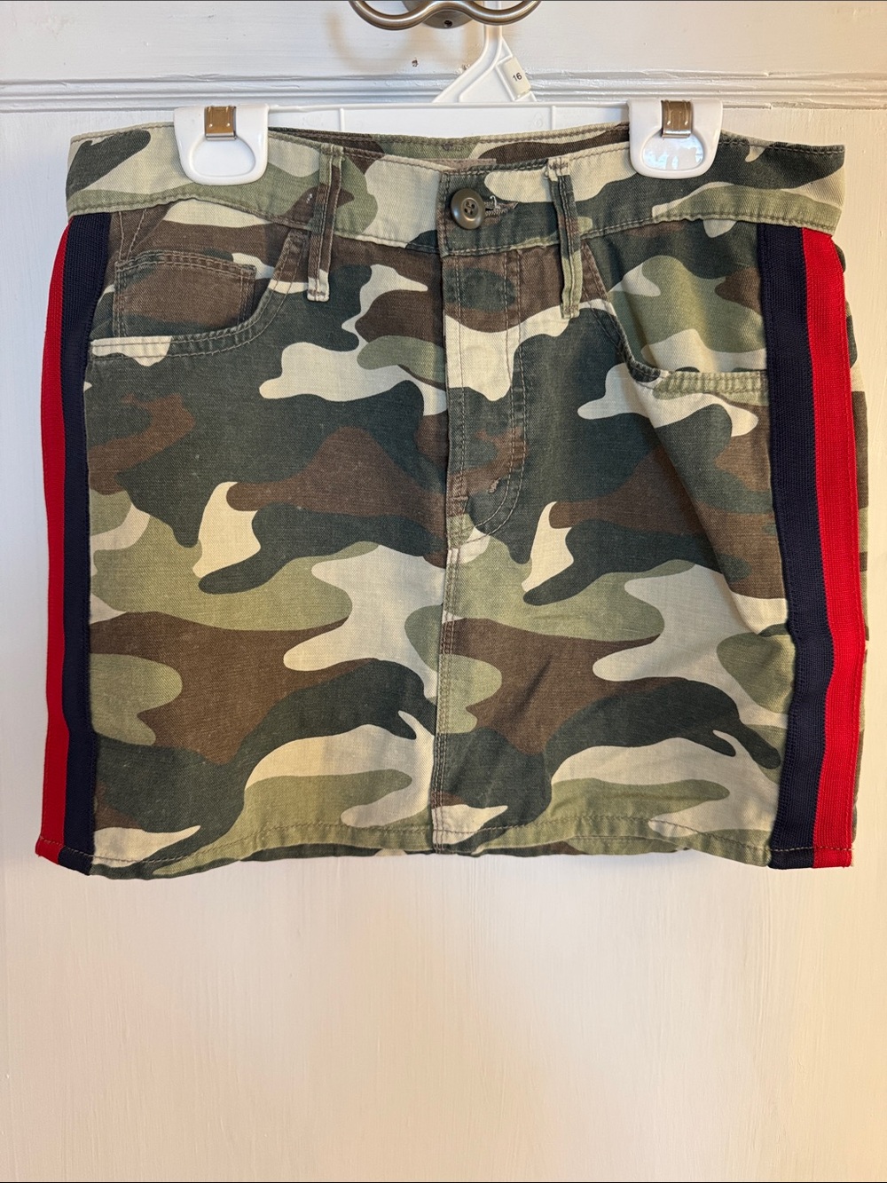 MOTHER The Vagabond Mini skirt camo print red blue stripes